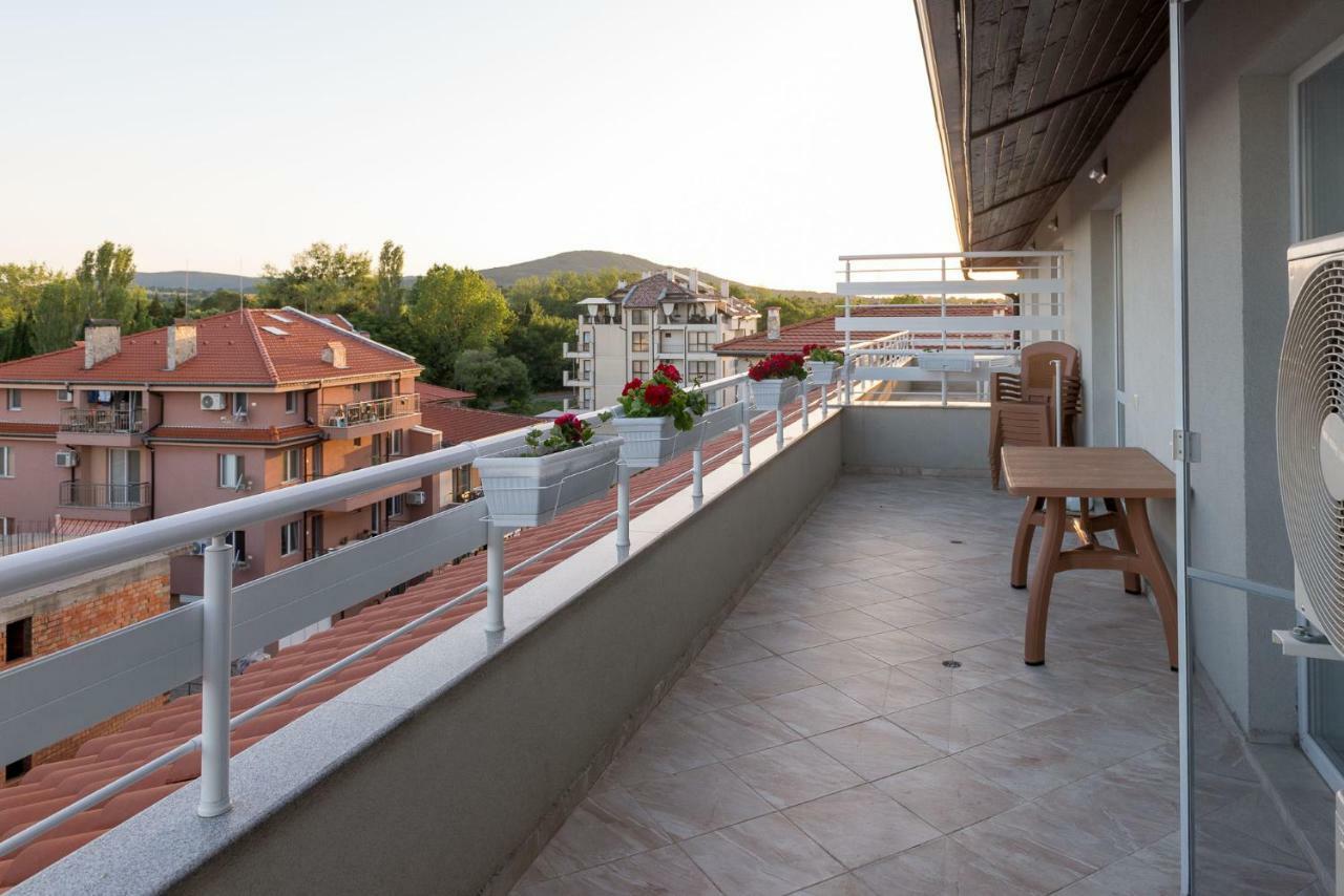 Hiora Apartments Vasiliko Tsarevo Exterior photo